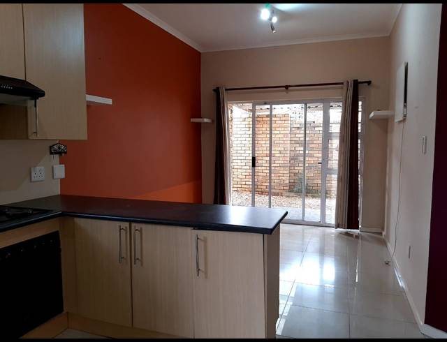 2 BEDROOM TOWNHOUSE RENTED IN SOUTH END